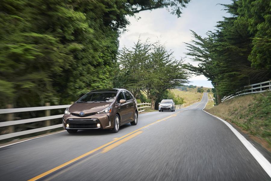 Toyota Prius v '2015